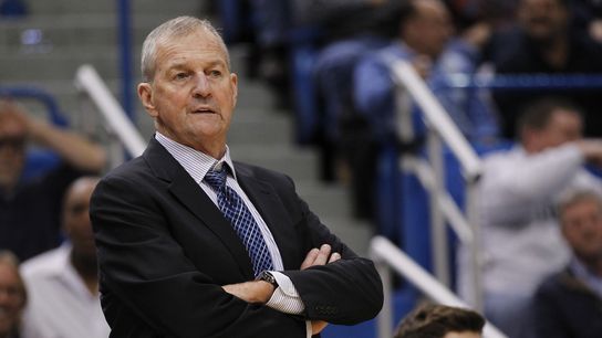 Wooden Award Flashback: Jim Calhoun puts UConn on the map taken in Los Angeles (Wooden Award)
