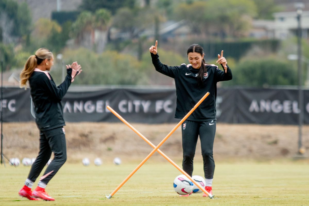 Angel City FC attacker Casey Phair during practice outside the performance center, Thursday January 30, 2025 in Thousand Oaks, Calif. Angel City FC attacker Casey Phair during practice outside the performance center, Thursday January 30, 2025 in Thousand Oaks, Calif.