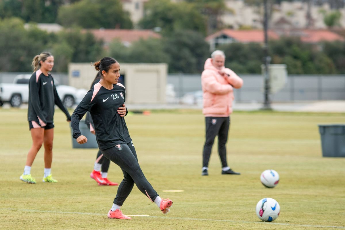 Angel City FC midfielder Lily Nabet during practice outside the performance center, Thursday January 30, 2025 in Thousand Oaks, Calif. Angel City FC midfielder Lily Nabet during practice outside the performance center, Thursday January 30, 2025 in Thousand Oaks, Calif.