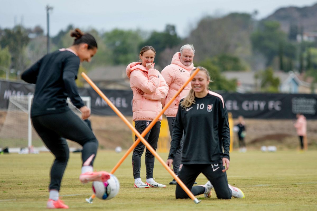 Angel City FC Interim Head Coach Eleri Earnshaw watching attacker Claire Emslie during practice outside the performance center, Thursday January 30, 2025 in Thousand Oaks, Calif. Angel City FC Interim Head Coach Eleri Earnshaw watching attacker Claire Emslie during practice outside the performance center, Thursday January 30, 2025 in Thousand Oaks, Calif.