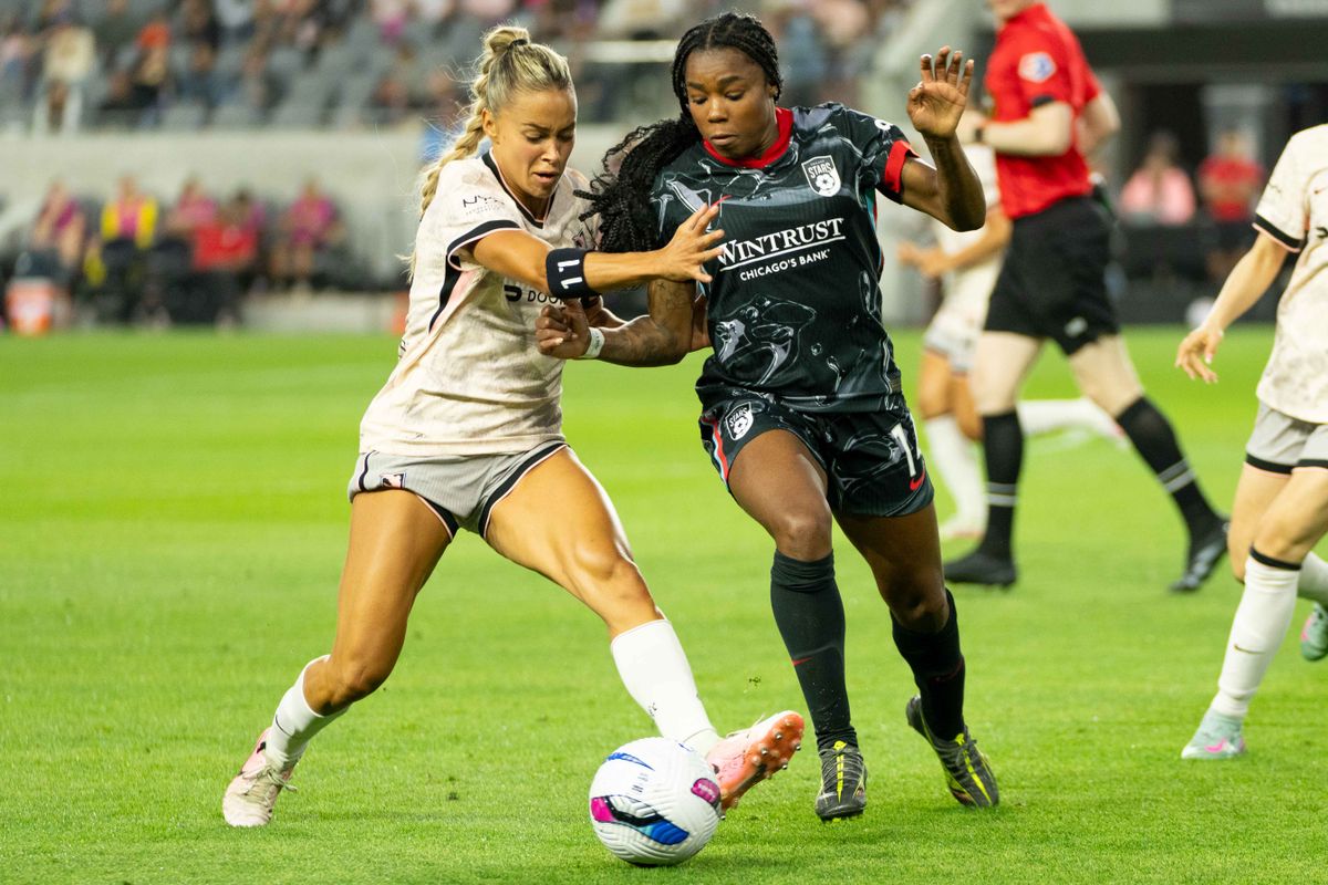 Angel City FC forward defender Sarah Gorden (11) fights for possession at an NWSL game against the Chicago Stars on Saturday June 7th, 2025 in Los Angeles, California. 