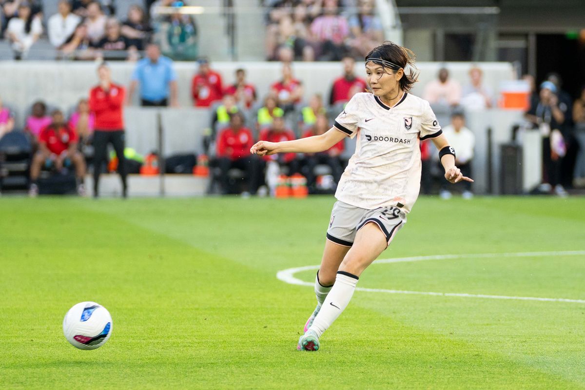 Angel City FC forward defender Miyabi Moriya (29) looking for an open teammate at an NWSL game against the Chicago Stars on Saturday June 7th, 2025 in Los Angeles, California. 
