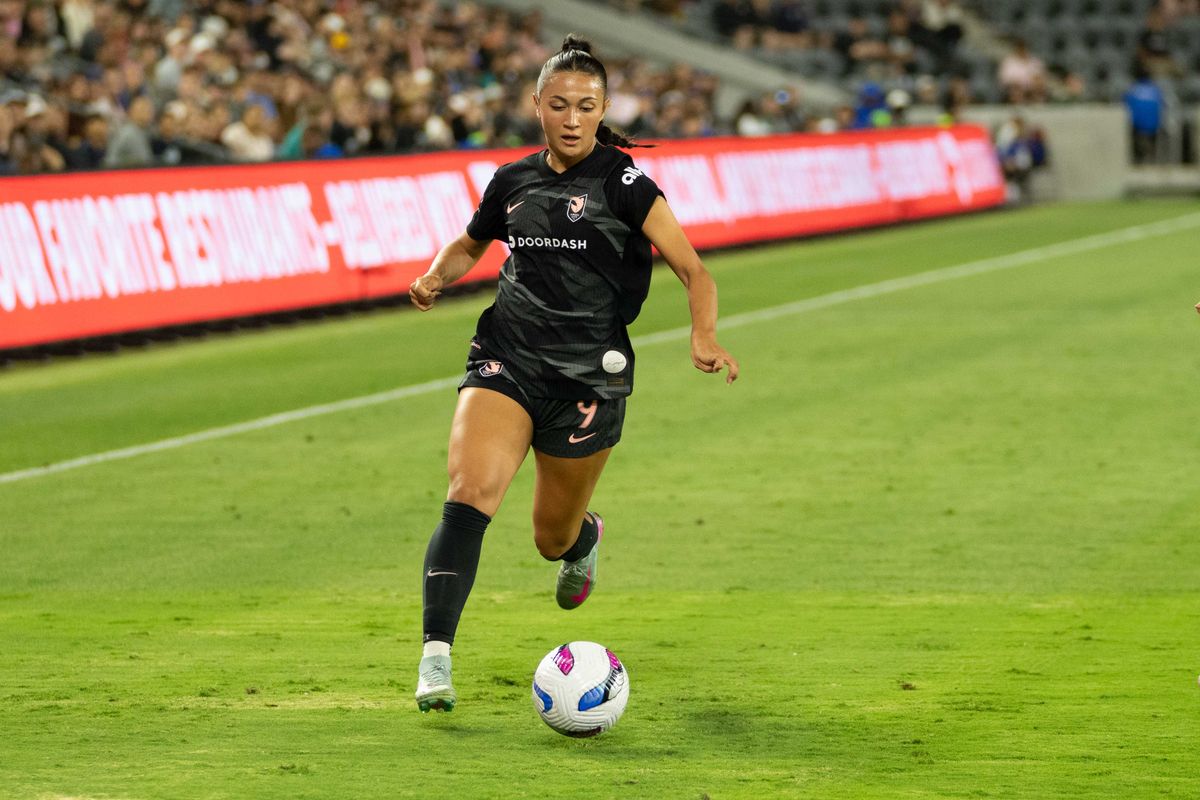 Angel City FC forward Casey Phair (9) looking for an open teammate at an NWSL game against the NC Courage  on Saturday June 14th, 2025 in Los Angeles, California. 