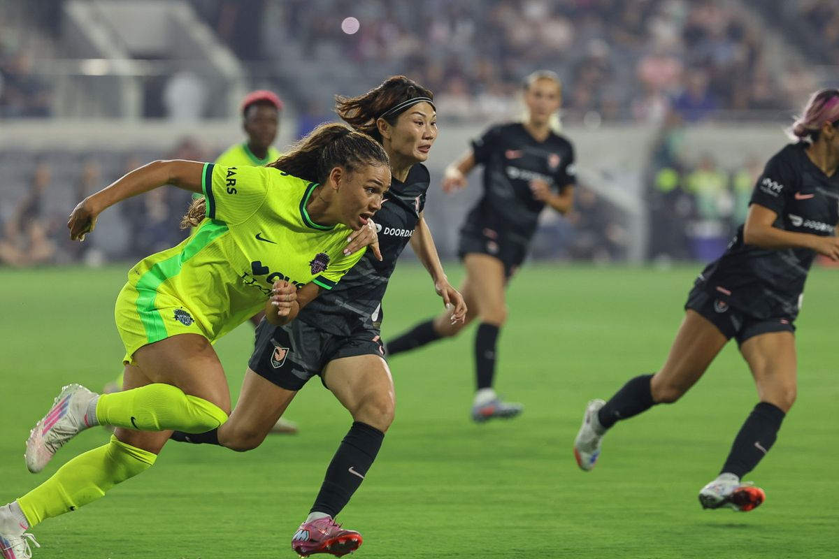 Angel City FC defender Miyabi Moriya (29) pressures during an NWSL soccer game against the Washington Spirit, Thursday, September 18, 2025, in Los Angeles, California. 