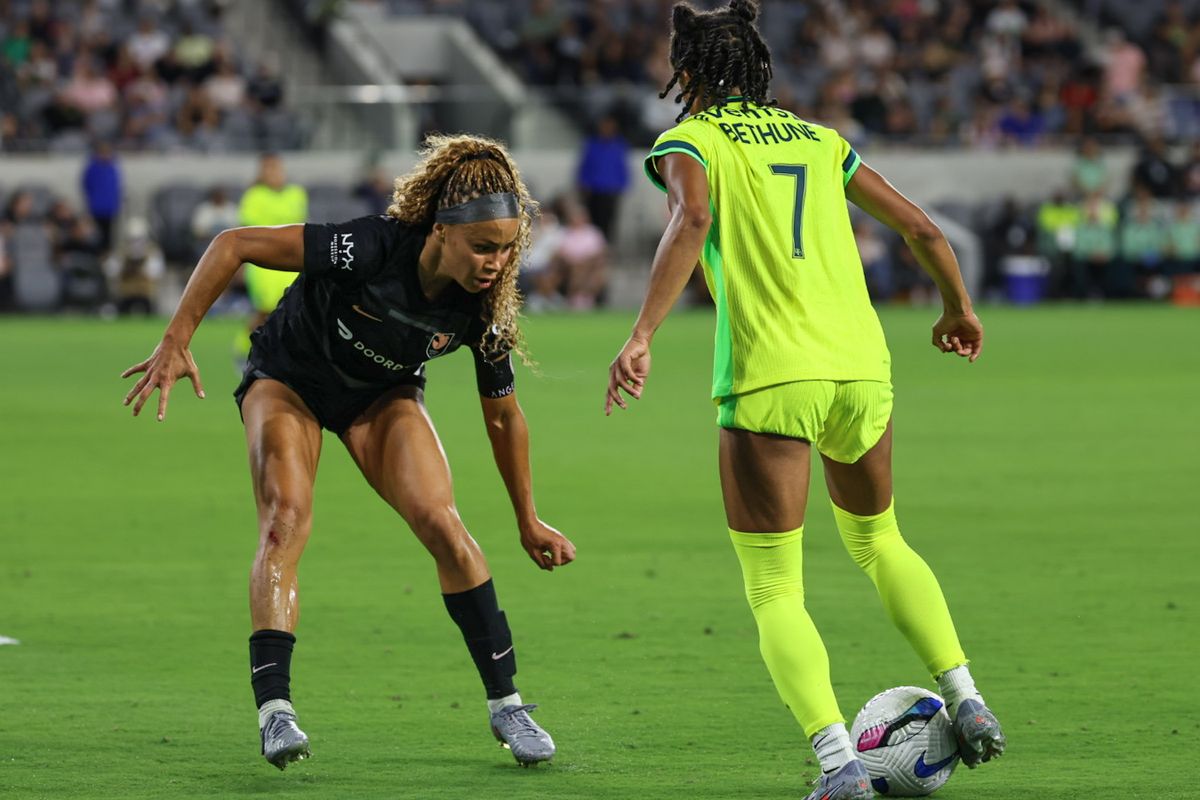 Angel City FC defender Sarah Gorden (11) pressures during an NWSL soccer game against the Washington Spirit, Thursday, September 18, 2025, in Los Angeles, California. 