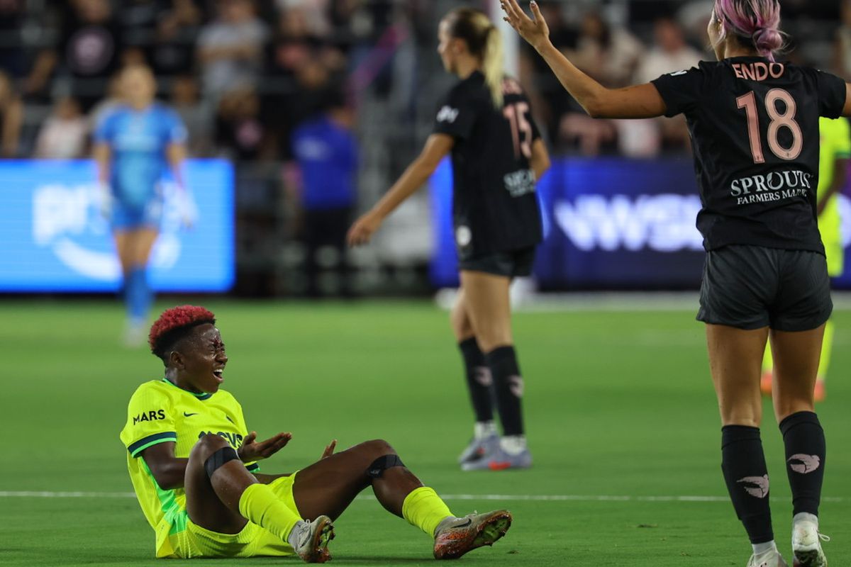 Washington Spirit midfielder Deborah Abiodun (20) reacts after an injury during an NWSL soccer game against the Washington Spirit, Thursday, September 18, 2025, in Los Angeles, California. 