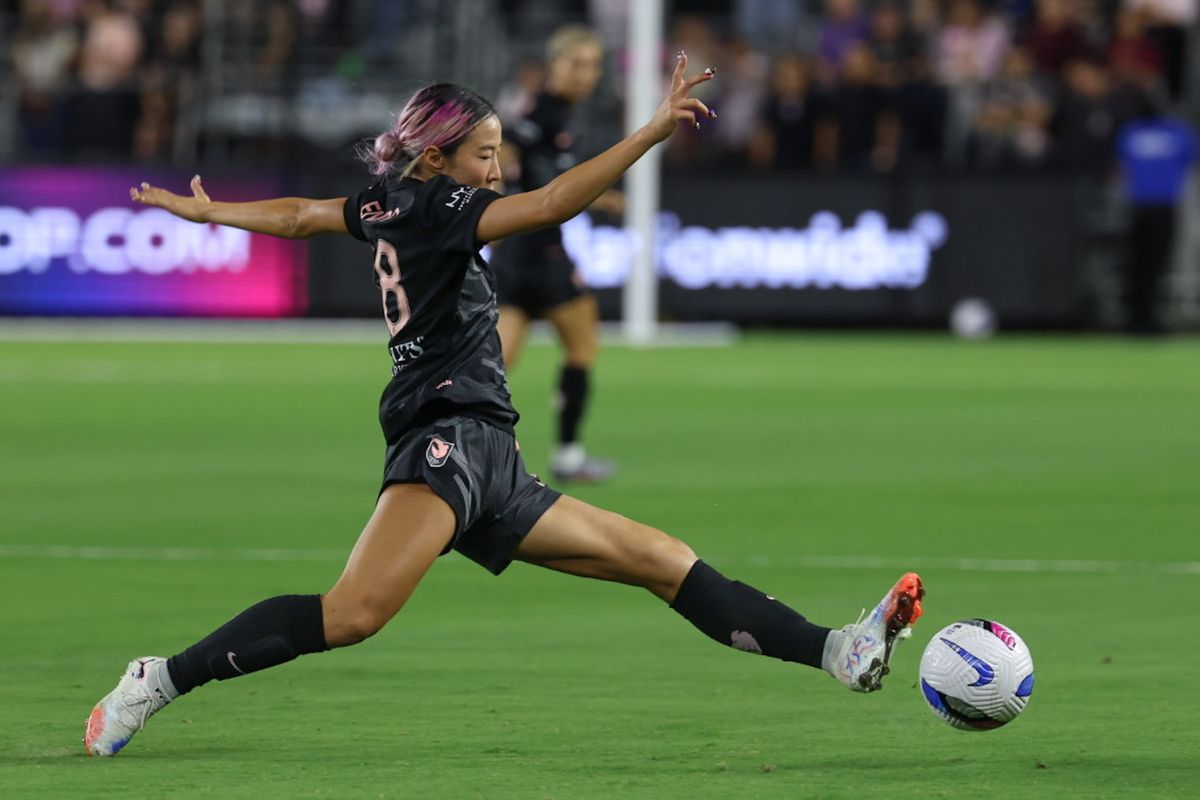 Angel City FC forward Jun Endō (18) intercepts a pass during an NWSL soccer game against the Washington Spirit, Thursday, September 18, 2025, in Los Angeles, California. 
