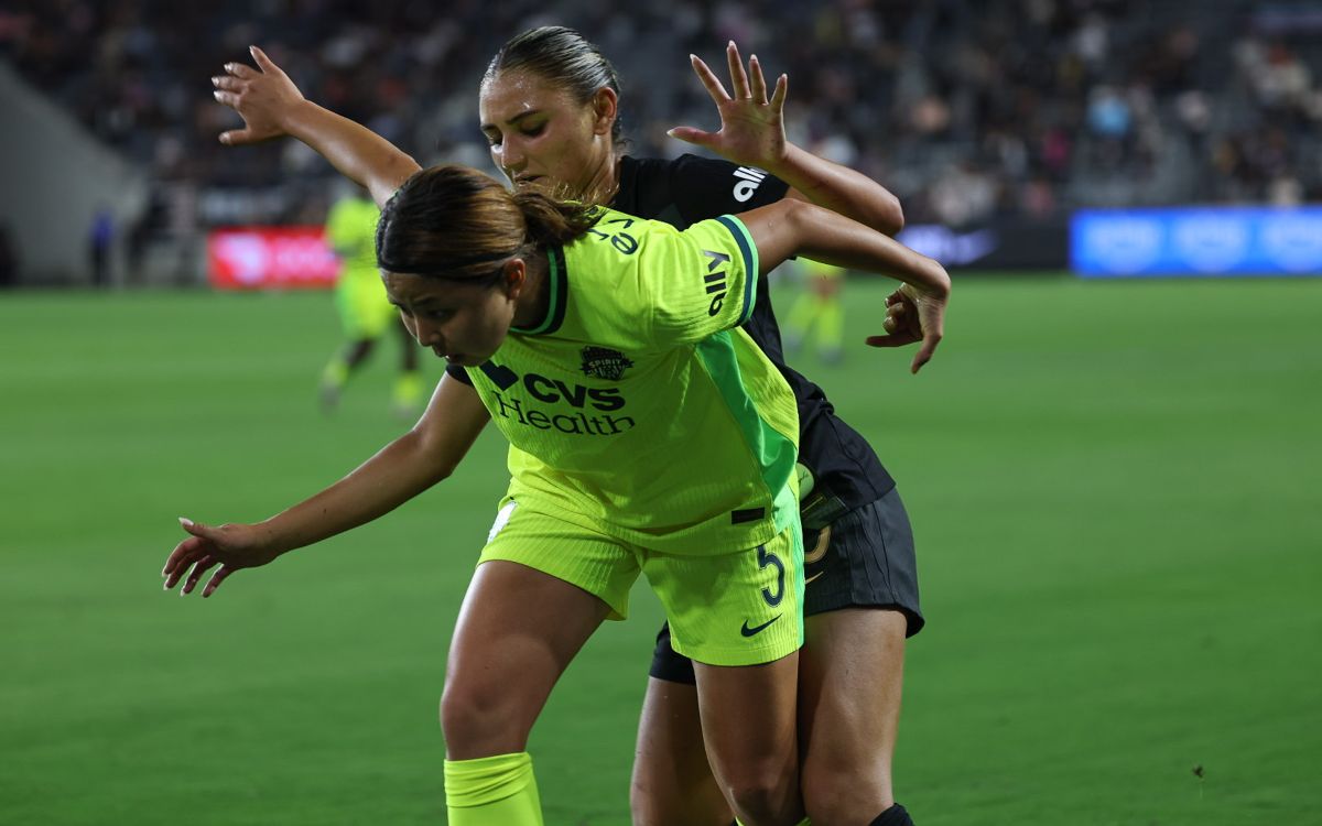 Angel City FC defender Gisele Thompson (20) pressures during an NWSL soccer game against the Washington Spirit, Thursday, September 18, 2025, in Los Angeles, California. 