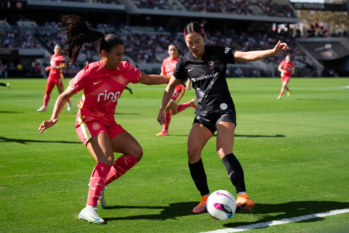 Angel City FC forward Jun Endo (18) saves the ball from going out of bounds, Sunday, Oct. 19, 2025, at BMO Stadium in Los Angeles, Calif.