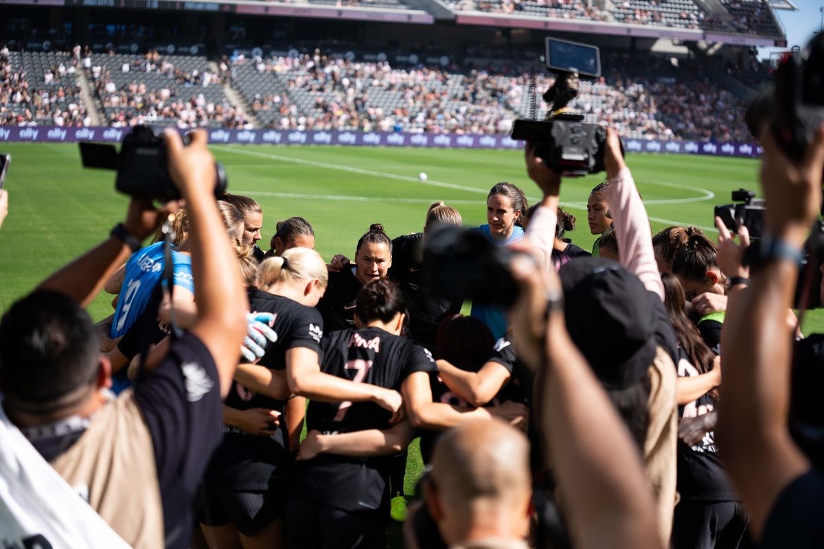 Angel City FC defender Ali Riley gives a pregame speech to motivate her teammates before the match against the Portland Thorns, Sunday, Oct. 19, 2025, at BMO Stadium in Los Angeles, Calif.