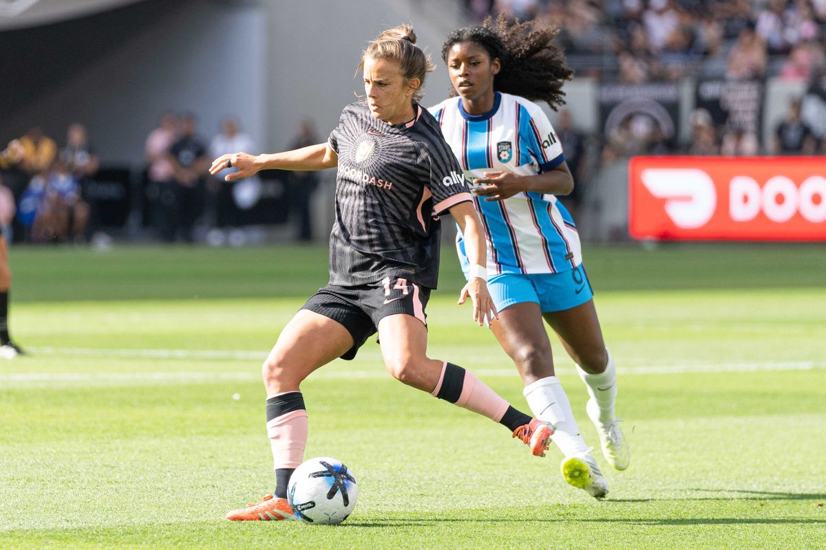 Angel City FC midfielder Nealey Martin (14) chasing down the ball in an NWSL game against the Chicago Stars on Sunday March 15th, 2026 in Los Angeles, California. Angel City FC midfielder Nealey Martin (14) chasing down the ball in an NWSL game against the Chicago Stars on Sunday March 15th, 2026 in Los Angeles, California.