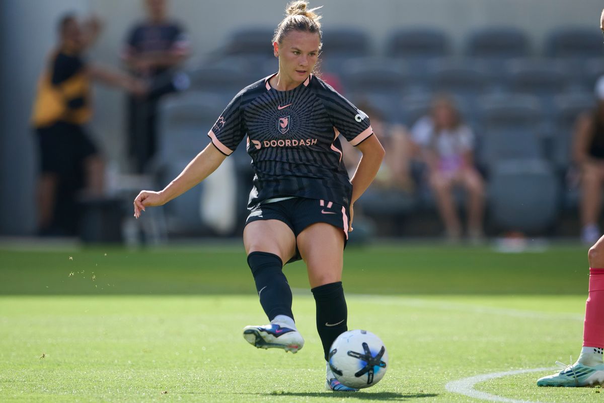 The Angel City FC Midfielder Kennedy Fuller #17 passes during an NWSL game against The North Carolina Courage on May 31st, 2026 at BMO Stadium in Los Angeles, California.