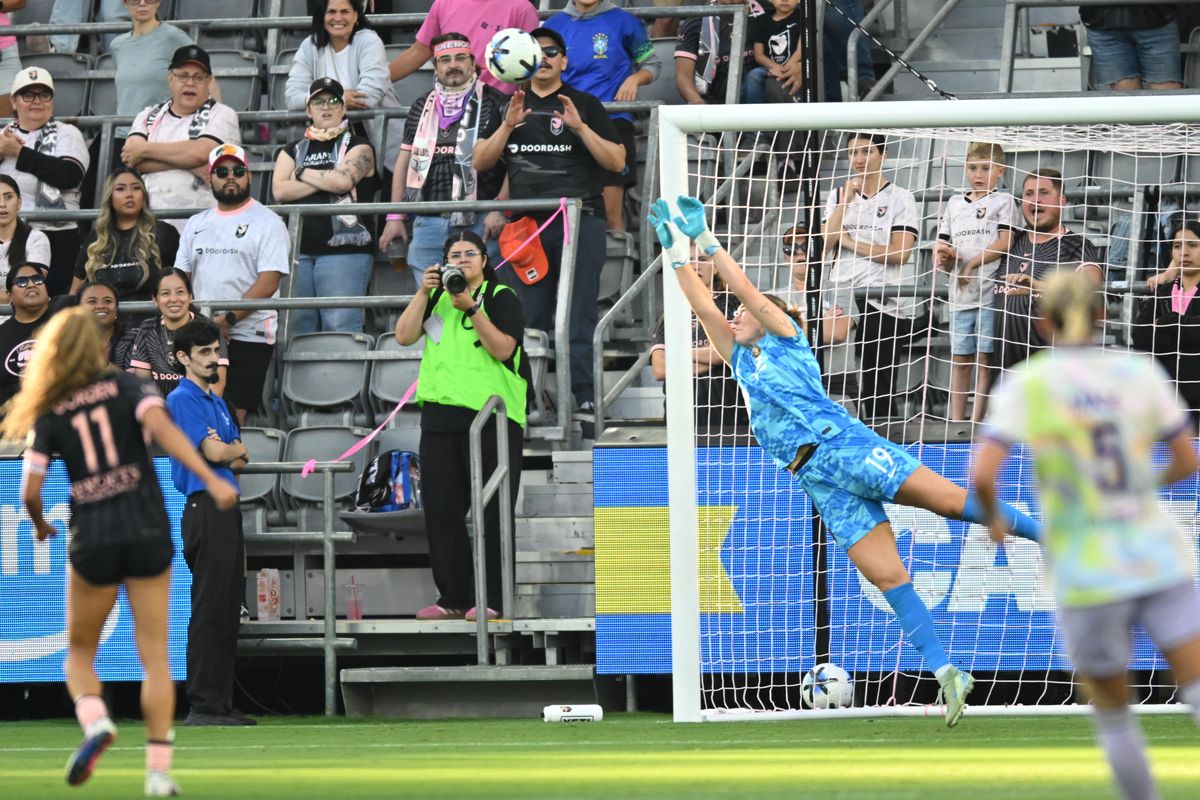 Angel City FC goalkeeper Angelina Anderson (19) leaps for a save during a match between Orlando Pride SC and Angel City FC on Friday, July 3, 2026 at BMO Stadium in Los Angeles California Angel City FC goalkeeper Angelina Anderson (19) leaps for a save during a match between Orlando Pride SC and Angel City FC on Friday, July 3, 2026 at BMO Stadium in Los Angeles California