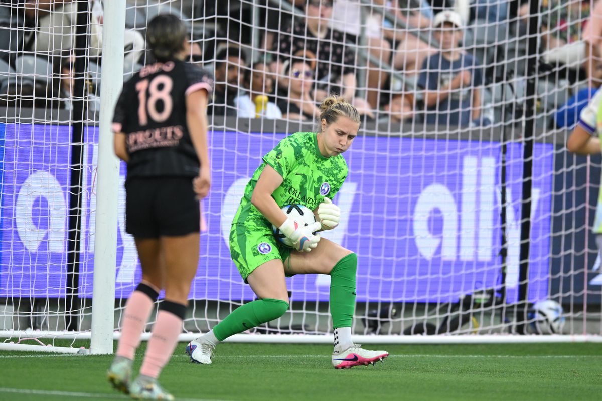 Orlando Pride SC goalkeeper Anna Moorhouse (1) makes a save during a match between Orlando Pride SC and Angel City FC on Friday, July 3, 2026 at BMO Stadium in Los Angeles California Orlando Pride SC goalkeeper Anna Moorhouse (1) makes a save during a match between Orlando Pride SC and Angel City FC on Friday, July 3, 2026 at BMO Stadium in Los Angeles California