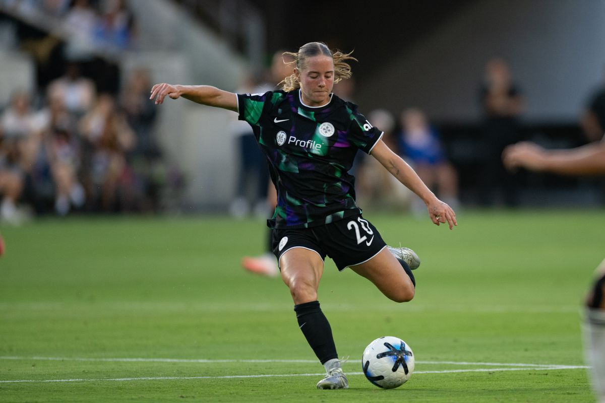 Racing Louisville FC midfielder Katie O’Kane (20) takes a long kick during an NWSL match between Racing Louisville FC and Angel City FC on Sunday, July 27, 2026 at BMO Stadium, Los Angeles Calif