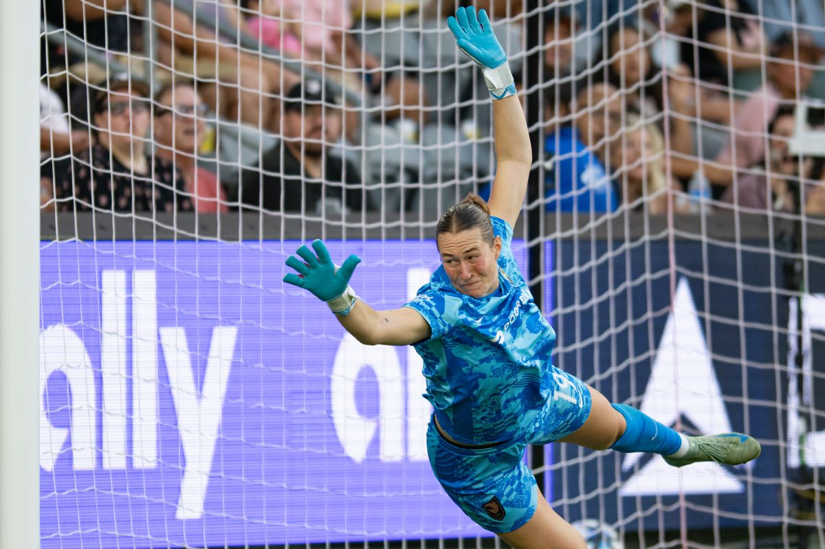 Angel City FC goalkeeper Angelina Anderson (19) dives and misses a save during an NWSL match between Racing Louisville FC and Angel City FC on Sunday, July 27, 2026 at BMO Stadium, Los Angeles Calif