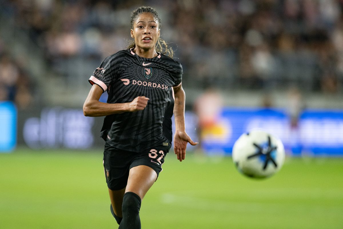 Angel City FC forward Sveindís Jónsdóttir (32) chases the ball during an NWSL soccer game against Bay FC, Saturday, October 24, 2026 in Los Angeles. Angel City FC forward Sveindís Jónsdóttir (32) chases the ball during an NWSL soccer game against Bay FC, Saturday, October 24, 2026 in Los Angeles.