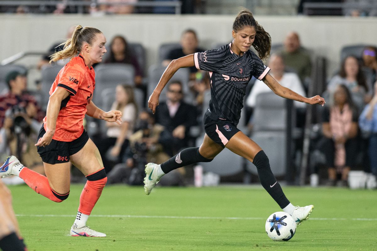 Angel City FC forward Sveindís Jónsdóttir (32) attacks with the ball during an NWSL soccer game against Bay FC, Saturday, October 24, 2026 in Los Angeles. Angel City FC forward Sveindís Jónsdóttir (32) attacks with the ball during an NWSL soccer game against Bay FC, Saturday, October 24, 2026 in Los Angeles.