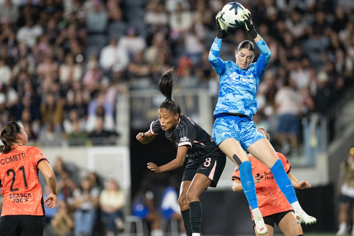 Bay FC goalkeeper Jordan Silkowitz (29) jumps and makes a save during an NWSL soccer game against Angel City FC, Saturday, October 24, 2026 in Los Angeles. Bay FC goalkeeper Jordan Silkowitz (29) jumps and makes a save during an NWSL soccer game against Angel City FC, Saturday, October 24, 2026 in Los Angeles.