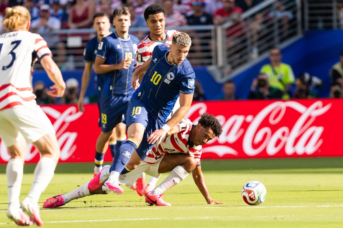 Ermedin Demirovic (10) of Bosnia and Herzegovina looks to score during a 2026 FIFA World Cup match against the USA, Wednesday July 1st, 2026 in Santa Clara, Calif. Ermedin Demirovic (10) of Bosnia and Herzegovina looks to score during a 2026 FIFA World Cup match against the USA, Wednesday July 1st, 2026 in Santa Clara, Calif.