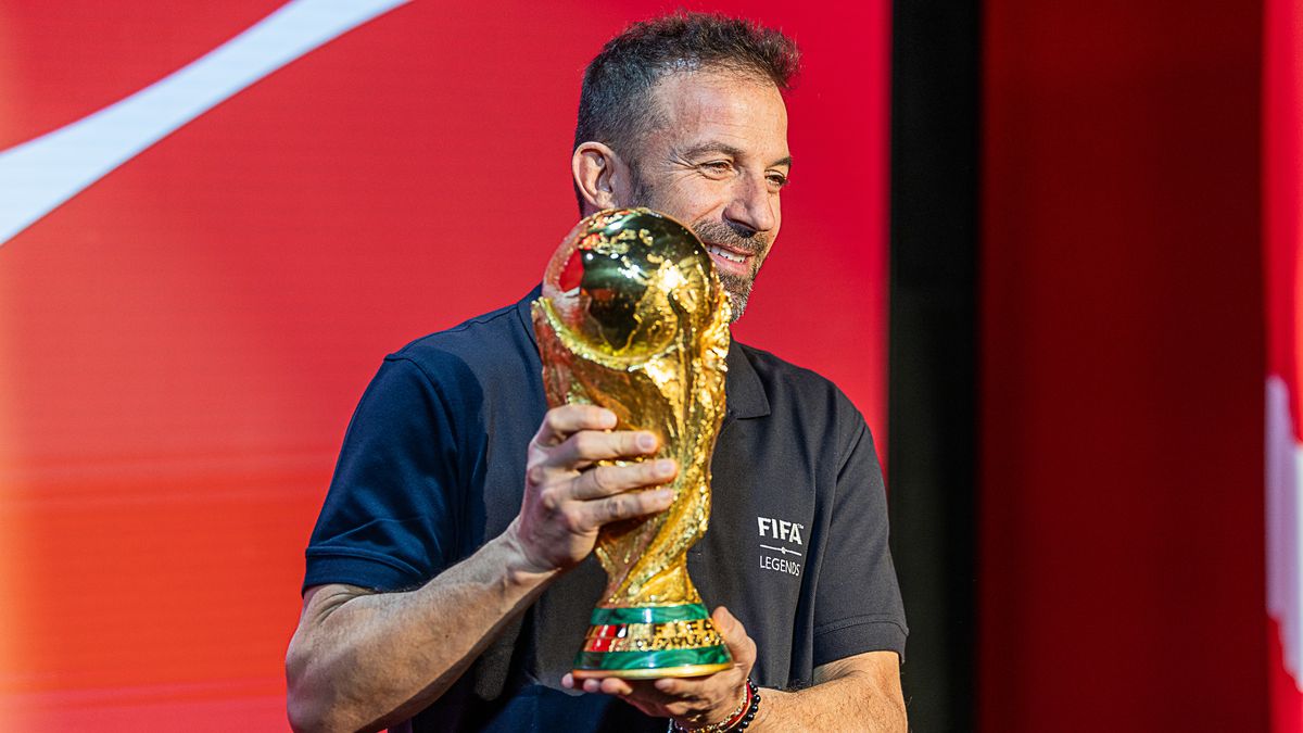 Alessandro Del Piero lifting the FIFA World Cup Trophy at LA Live for the FIFA World Cup Trophy Presentation on March 24th, 2026 Alessandro Del Piero lifting the FIFA World Cup Trophy at LA Live for the FIFA World Cup Trophy Presentation on March 24th, 2026