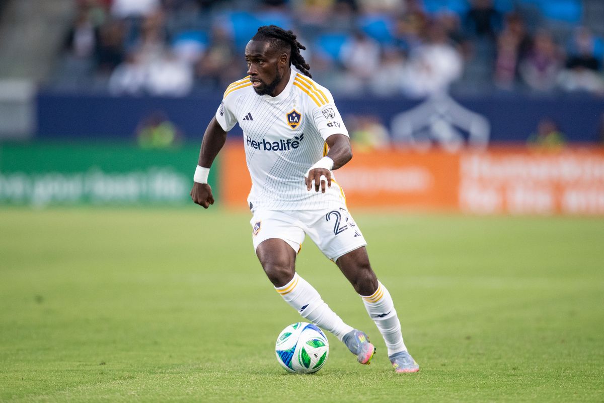 Los Angeles Galaxy forward Joseph Paintsil (28) runs the ball during the game against the San Jose Earthquakes on Wednesday, May 28, 2025, at Dignity Health Sports Park in Carson, CA.