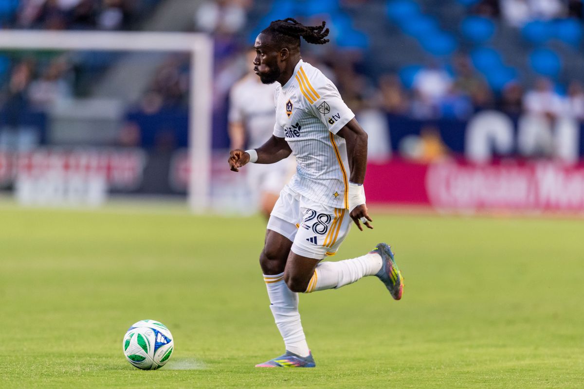Los Angeles Galaxy forward Joseph Paintsil (28) runs with ball during the game against the San Jose Earthquakes on Wednesday, May 28, 2025, at Dignity Health Sports Park in Carson, CA.