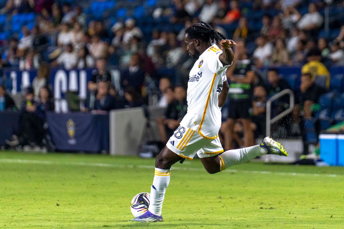 Los Angeles Galaxy forward Joseph Paintsil (28) crosses the ball during the Leagues Cup game against Santos Laguna, Thursday August 7th, 2025 in Carson, California. 