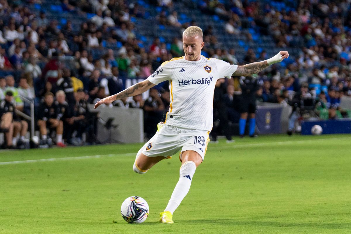 Los Angeles Galaxy midfielder Marco Reus (18) crosses the ball during the Leagues Cup game against Santos Laguna, Thursday August 7th, 2025 in Carson, California. 
