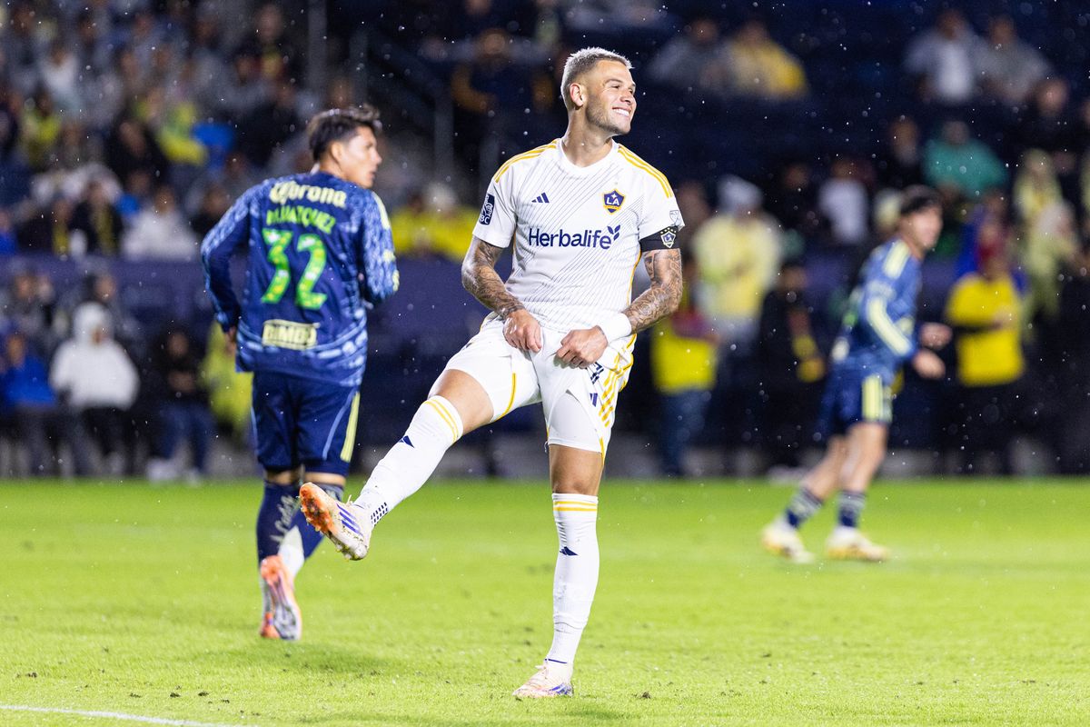 LA Galaxy Forward Christian Ramirez (17) reacts after a missed goal during a friendly match against Club America at Dignity Health Sports Park on November 15, 2025 in Carson, California.