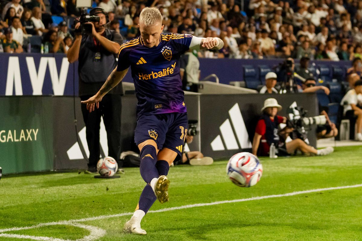 Los Angeles Galaxy midfielder Marco Reus (18) takes a corner kick during an MLS game, against the New England Revolution on Saturday September 5th, 2026 in Carson, Calif