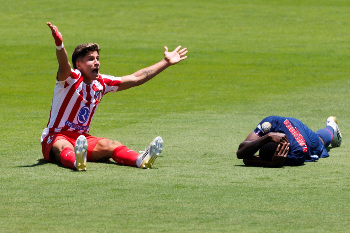 Julián Álvarez #19 reacts during the FIFA Club World Cup 2025 group B match between Paris Saint-Germain FC and Club Atletico de Madrid at Rose Bowl Stadium on June 15, 2025 in Pasadena, California. 