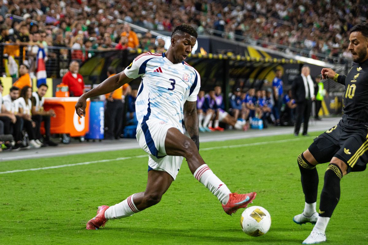 Costa Rica defender Jeyland Mitchell (3) dribbles the ball towards the goal during a Concacaf Gold Cup match between Mexico and Costa Rica, Sunday June 22, 2025 in Las Vegas, Nev.