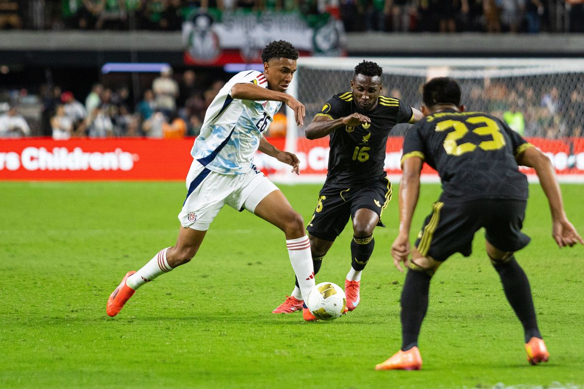  Costa Rica defender Kenay Myrie (26) dribbles past Mexico forward Julian Quinones (16) during a Concacaf Gold Cup match between Mexico and Costa Rica, Sunday June 22, 2025 in Las Vegas, Nev.