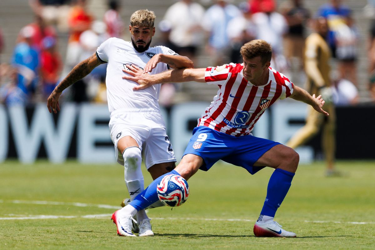 Alexander Sørloth #9 of Atlético Madrid kicks the ball during the FIFA Club World Cup 2025 group B match against Botafogo FR at Rose Bowl Stadium on June 23, 2025 in Pasadena, California. 