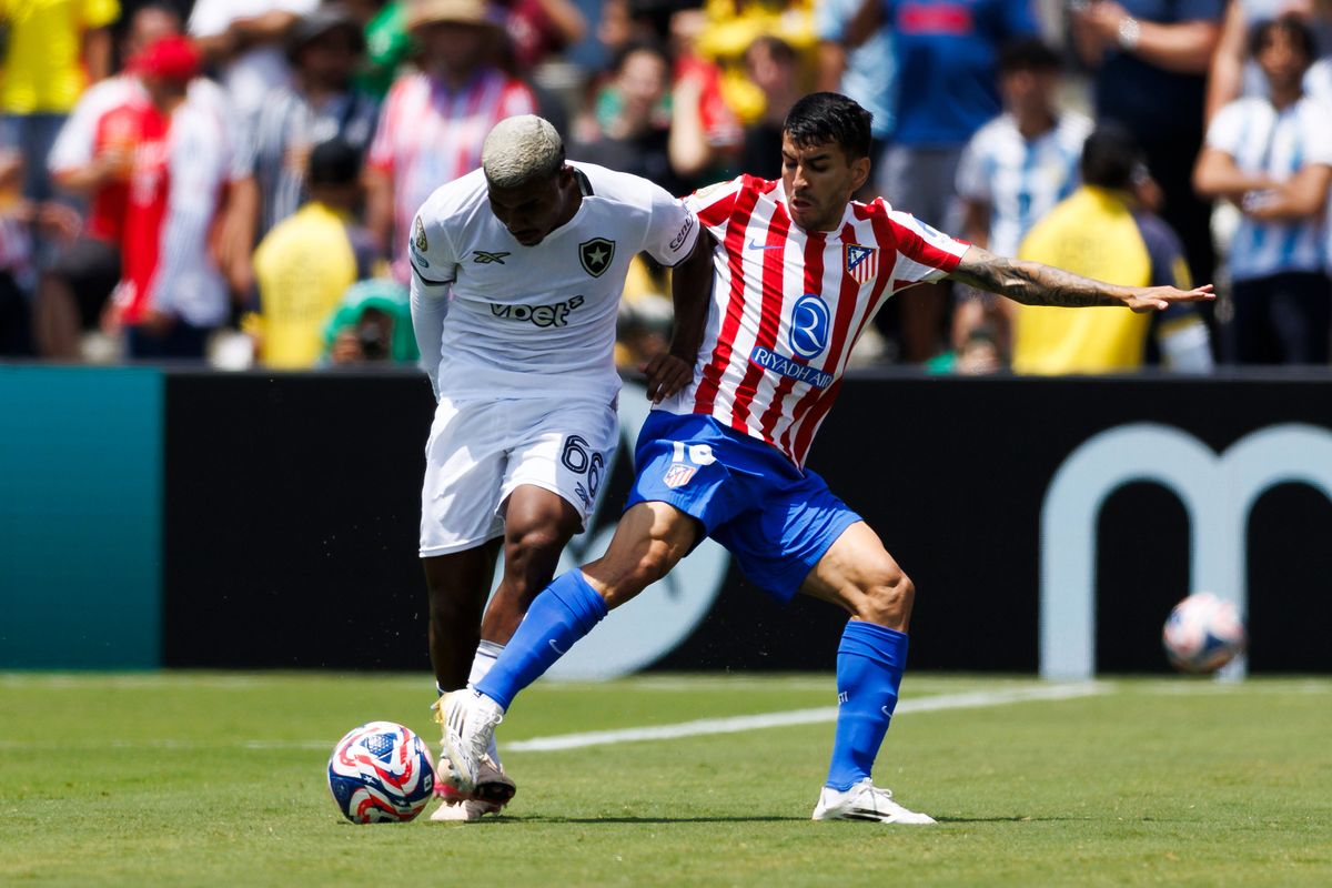 Alexander Sørloth #9 of Atlético Madrid kicks the ball during the FIFA Club World Cup 2025 group B match against Botafogo FR at Rose Bowl Stadium on June 23, 2025 in Pasadena, California.