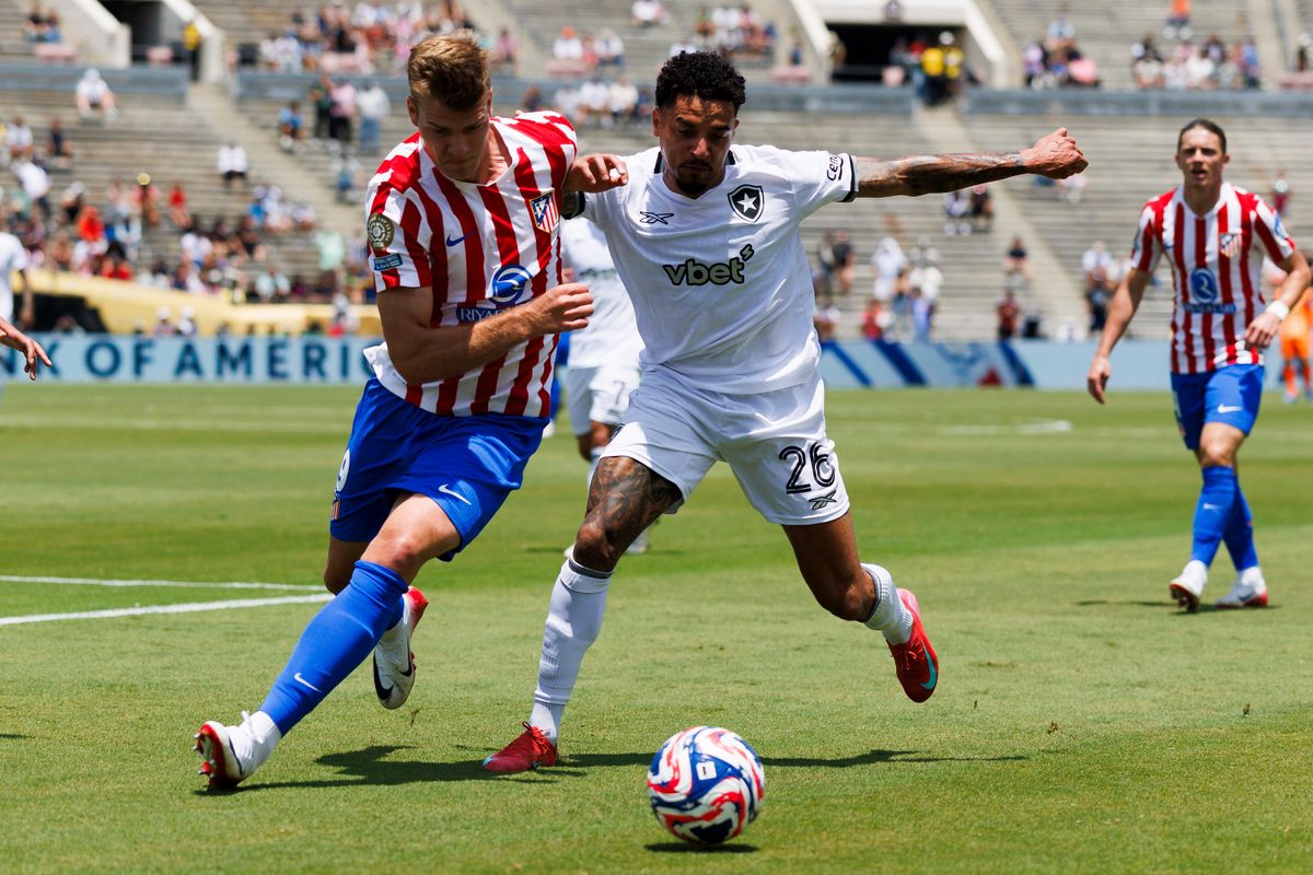 Alexander Sørloth #9 of Atlético Madrid and Gregore #26 of Botafogo battles for possession of the ball during the FIFA Club World Cup 2025 group B match at Rose Bowl Stadium on June 23, 2025 in Pasadena, California. 