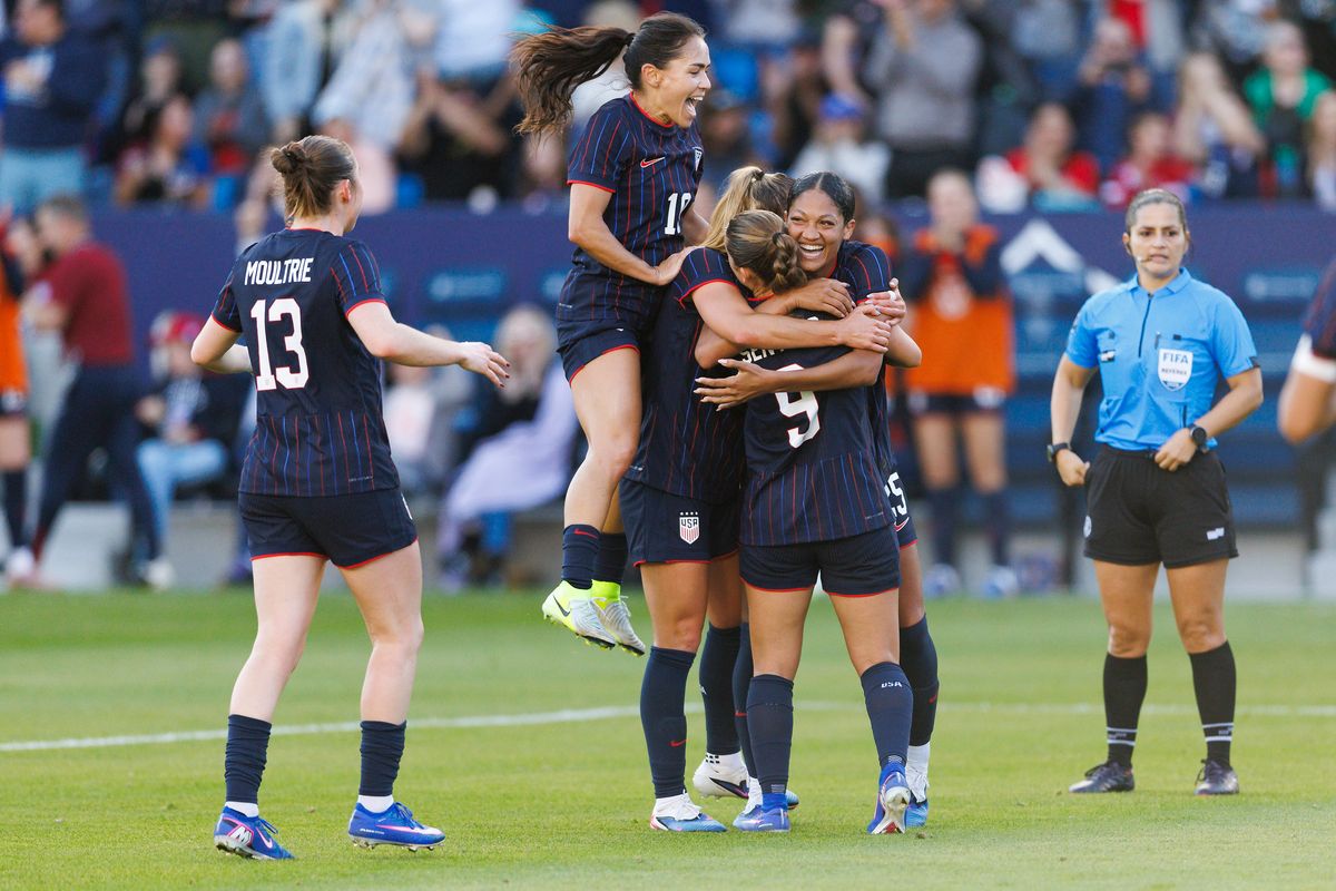 Reilyn Turner #25 of USWNT celebrates her goal with teammates during the game against Paraguay at Dignity Health Sports Park on January 24, 2026 in Carson, California.