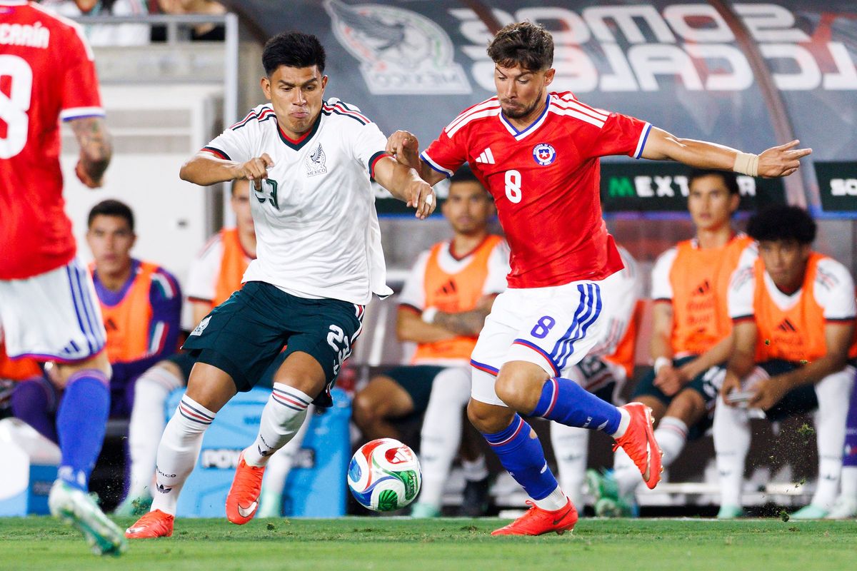 Jess Gallardo of Mexico battles for position during the match against Chile at Los Angeles Memorial Coliseum on October 6, 2026 in Los Angeles, California. 