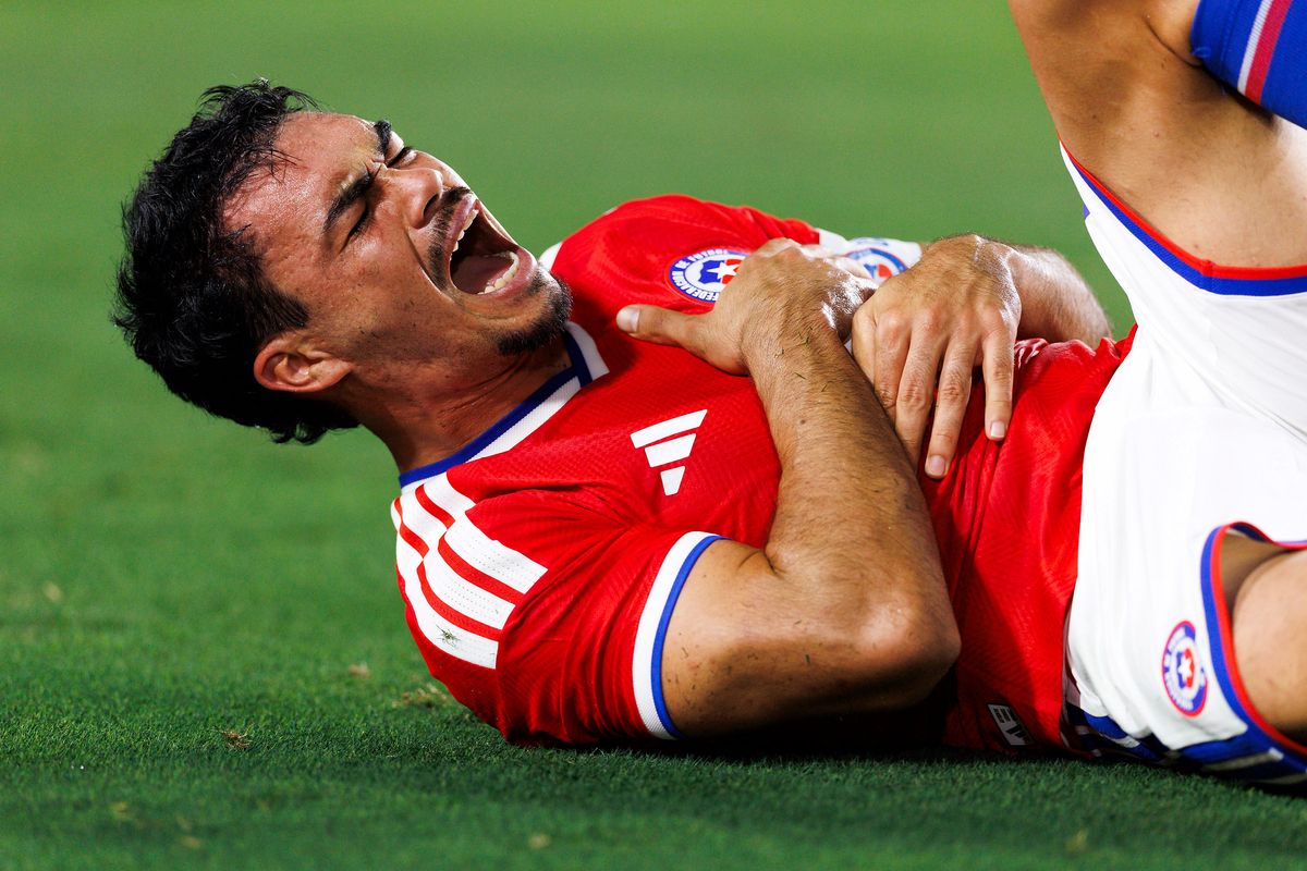 Gabriel Suazo #17 of Chile reacts during the match against the Mexico at Los Angeles Memorial Coliseum on October 6, 2026 in Los Angeles, California. 