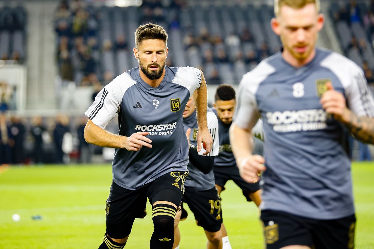 LAFC Forward Olivier Giroud (9) warms up with other LAFC teammates before match against the Seattle Sounders FC on Saturday, November 23, 2024 in Los Angeles, CA.