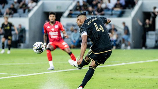 LAFC Defender Eddie Sagura (4) places the ball to his teammate in a game against Maztlan FC, Tuesday July 29, 2025 in Los Angeles, Calif. LAFC Defender Eddie Sagura (4) places the ball to his teammate in a game against Maztlan FC, Tuesday July 29, 2025 in Los Angeles, Calif.