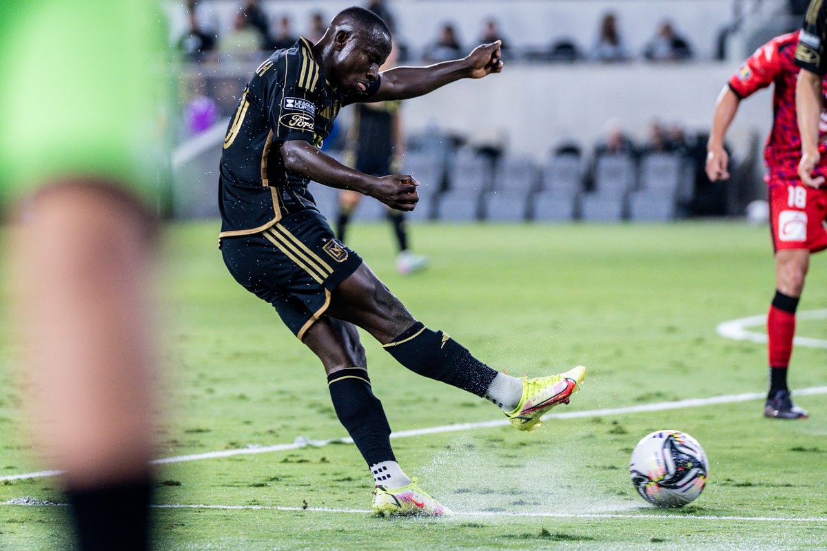 LAFC Midfielder Yaw Yeboah (20) attempts a goal kick in a game against Maztlan FC, Tuesday July 29, 2025 in Los Angeles, Calif.
