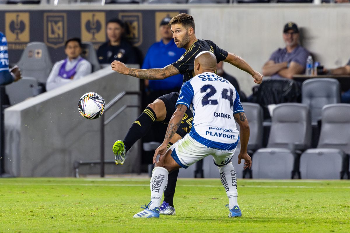 LAFC midfielder Ryan Hollingshead (24) sends a pass towards the net during a Leagues Cup match against Pachuca, Friday August 1, 2025 in Los Angeles, Calif.