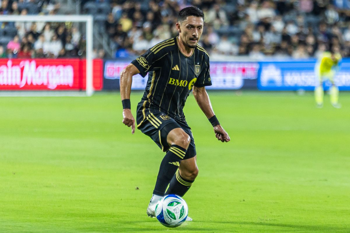 LAFC midfielder Marco Delgado (8) passes the ball during a MLS soccer game against Atlanta United FC, Sunday, October 5, 2025, in Los Angeles, California. LAFC midfielder Marco Delgado (8) passes the ball during a MLS soccer game against Atlanta United FC, Sunday, October 5, 2025, in Los Angeles, California.