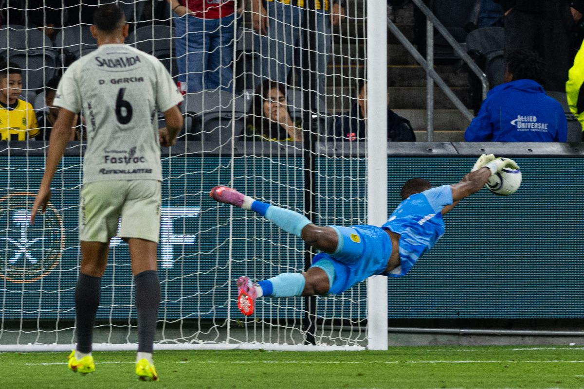 Real Espana goalkeeper Luis Lopez (22) makes a save during a CONCACAF game between LAFC and Real Espana on Friday, February 24,2026 at BMO Stadium in Los Angeles Calif Real Espana goalkeeper Luis Lopez (22) makes a save during a CONCACAF game between LAFC and Real Espana on Friday, February 24,2026 at BMO Stadium in Los Angeles Calif