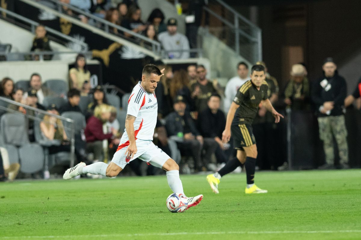 FC Dallas midfielder Ramiro (17) makes a long kick during an MLS game between LAFC and FC Dallas on Saturday, March 7, 2026 at BMO Stadium in Los Angeles Calif