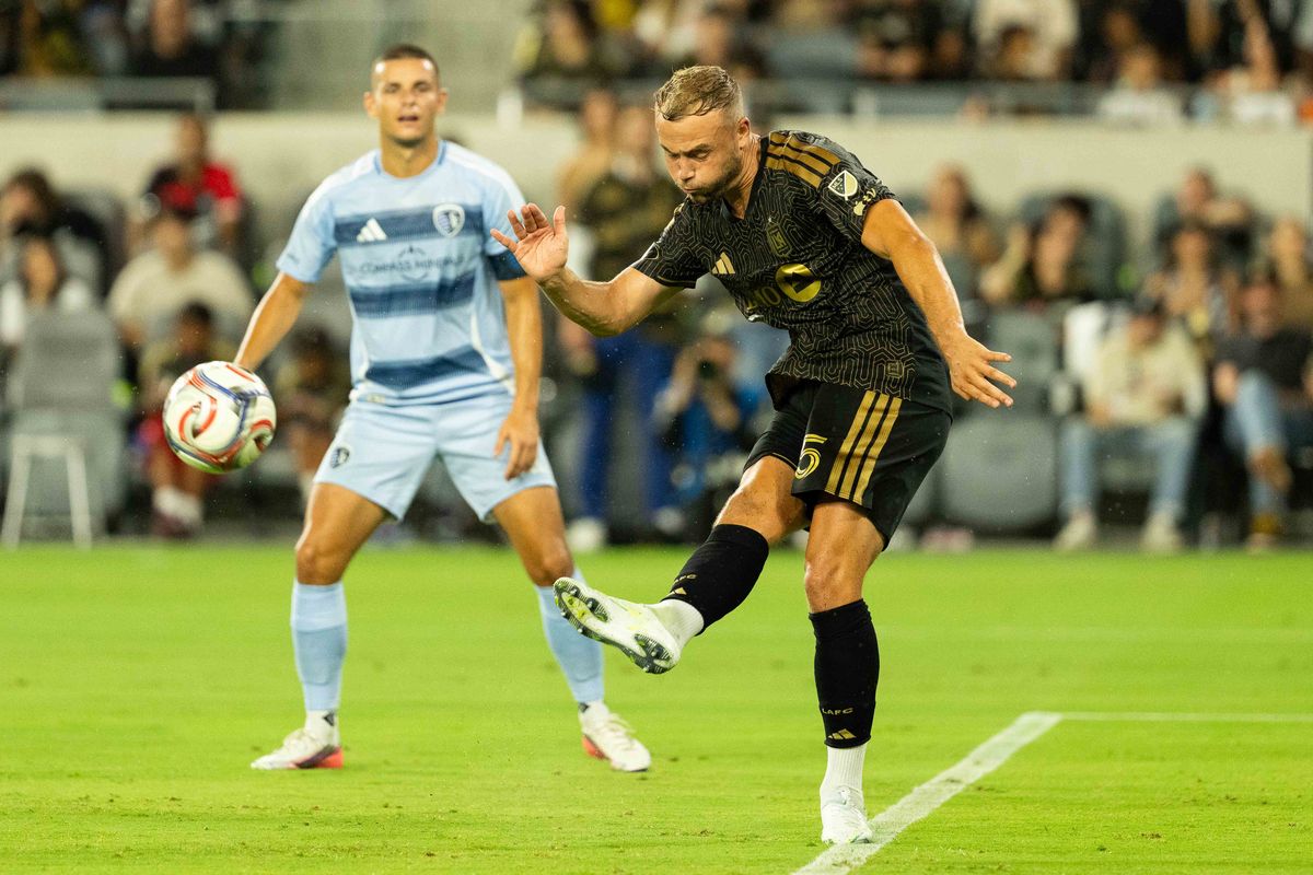 LAFC defender Ryan Porteous (5) passes the ball during an MLS soccer game against KC Sporting, Saturday July 25th, 2026 in Los Angeles, California. LAFC defender Ryan Porteous (5) passes the ball during an MLS soccer game against KC Sporting, Saturday July 25th, 2026 in Los Angeles, California.