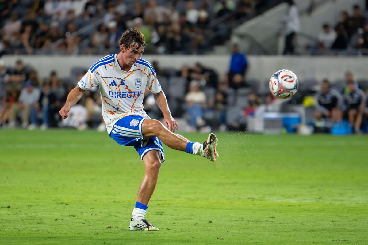 San Diego FC defender Oscar Verhoeven (33) crosses the ball during an MLS soccer game against Los Angeles FC, Saturday, August 15, 2026 in Los Angeles, California.