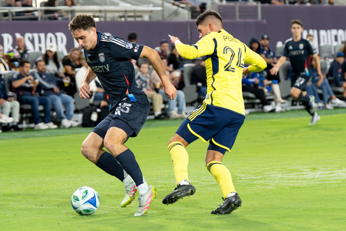 San Diego FC defender Ian Pilcher (25) shields the ball during an MLS soccer game against Nashville SC, Friday July 25, 2025 in San Diego, CA. San Diego FC defender Ian Pilcher (25) shields the ball during an MLS soccer game against Nashville SC, Friday July 25, 2025 in San Diego, CA.